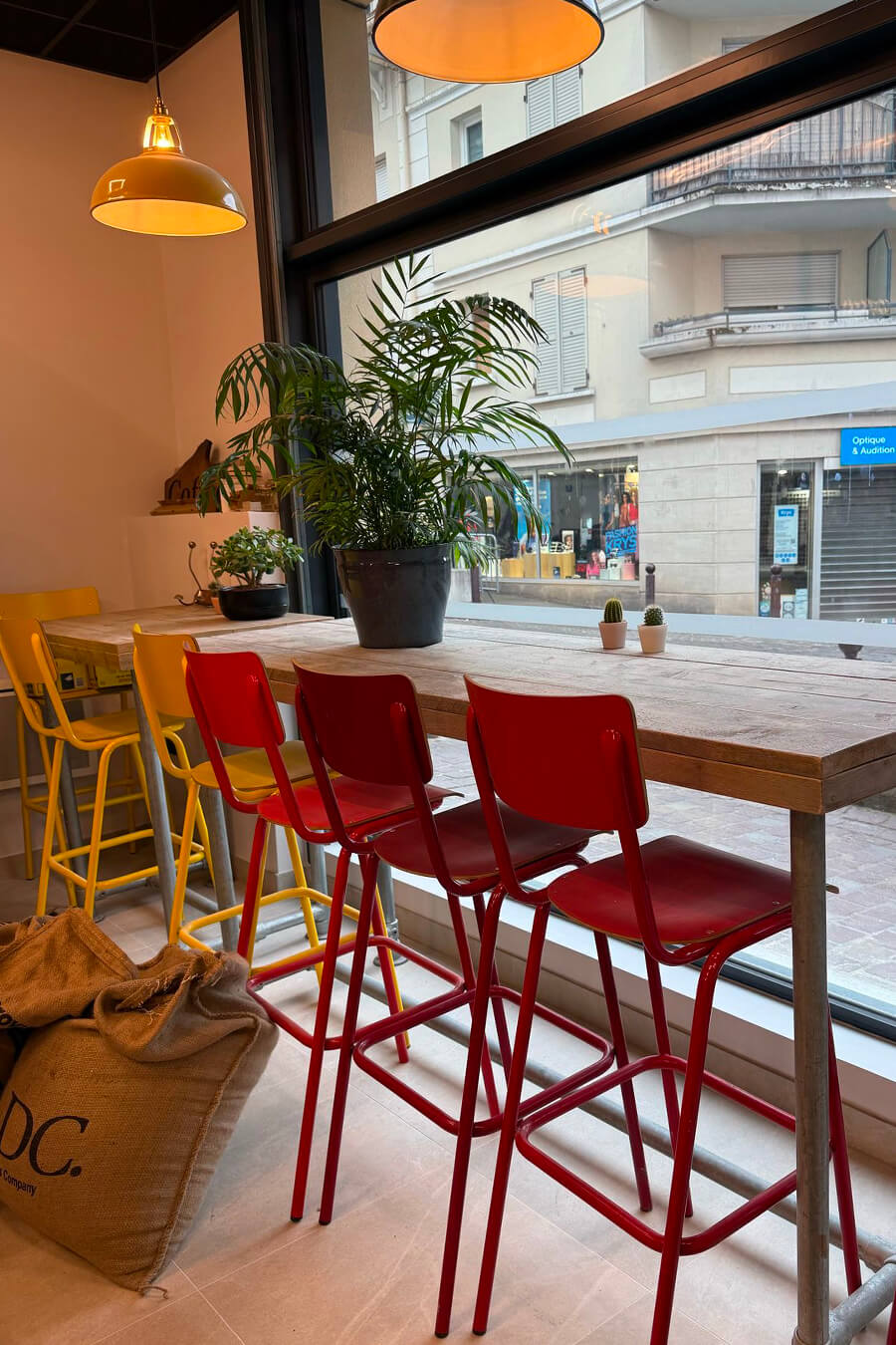 Boutique Green Bean Cà Phê vue rue Louis Lenoir à Villiers-sur-Marne