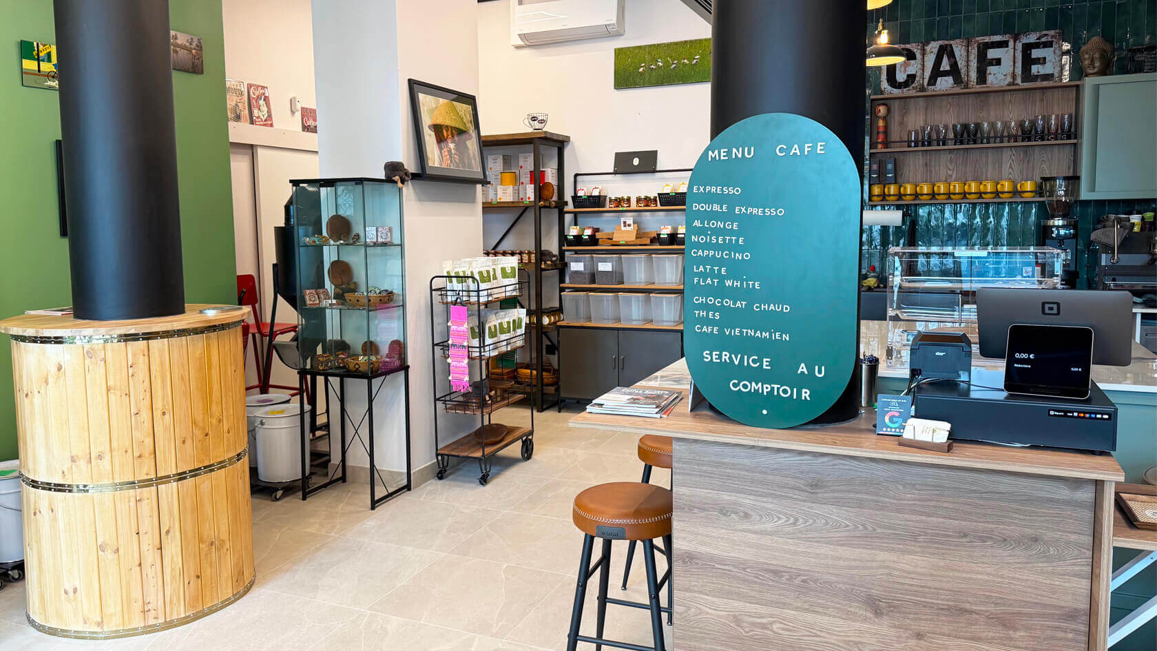 Boutique Green Bean Cà Phê - espace accueil et mange-debout